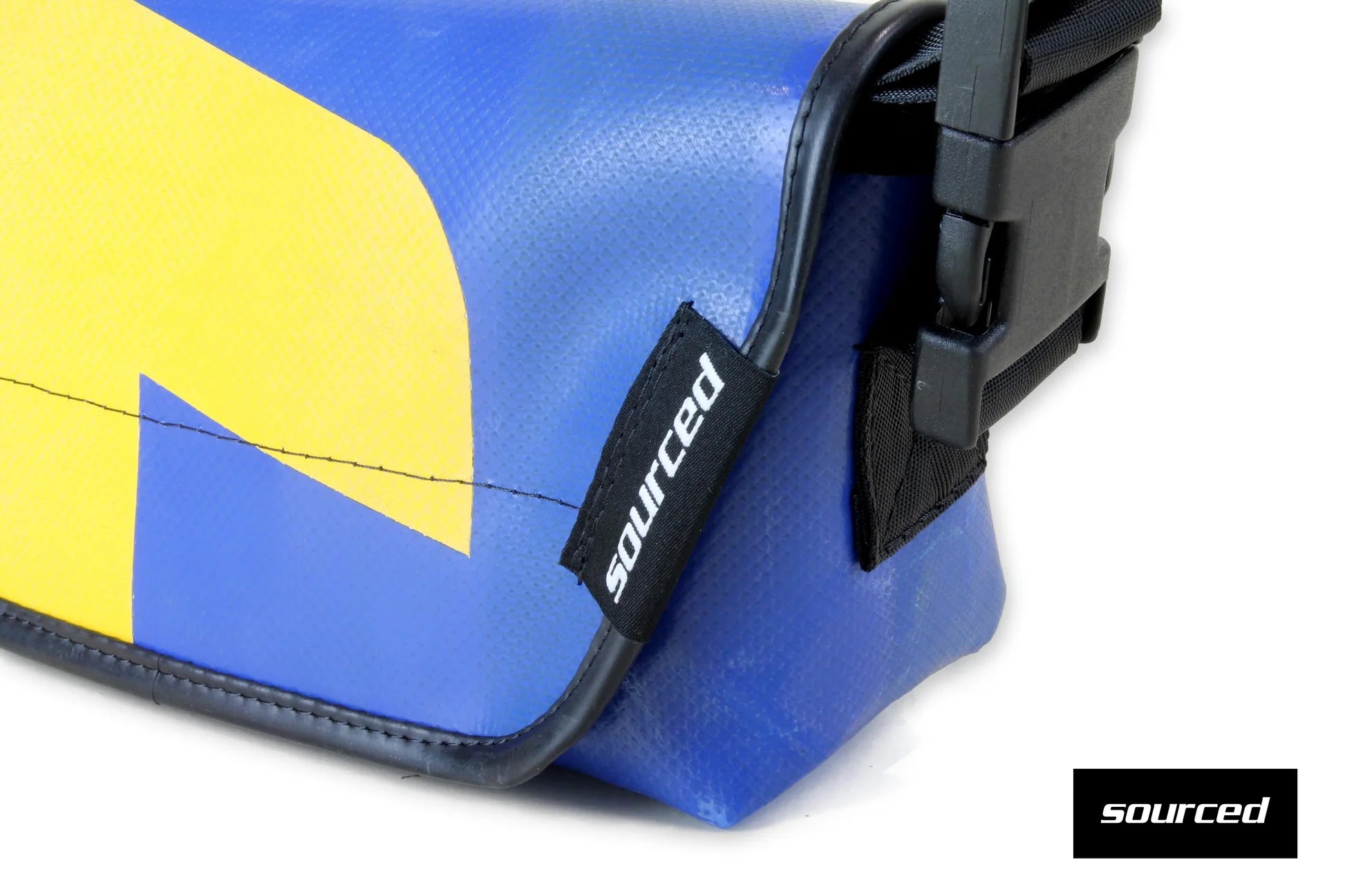 Graue Tasche mit türkisfarbener Klappe aus recycelter LKW-Plane – 3-in-1 Tasche