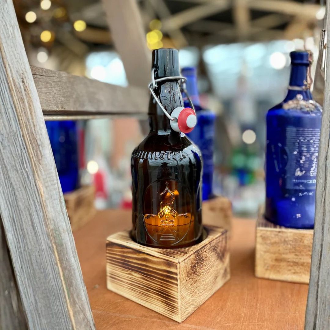 Flaschen-Kerzenständer mit Bügelverschluss, recycelt, mit Holzsockel