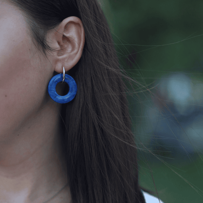 Hoop earrings made from recycled plastic – grey