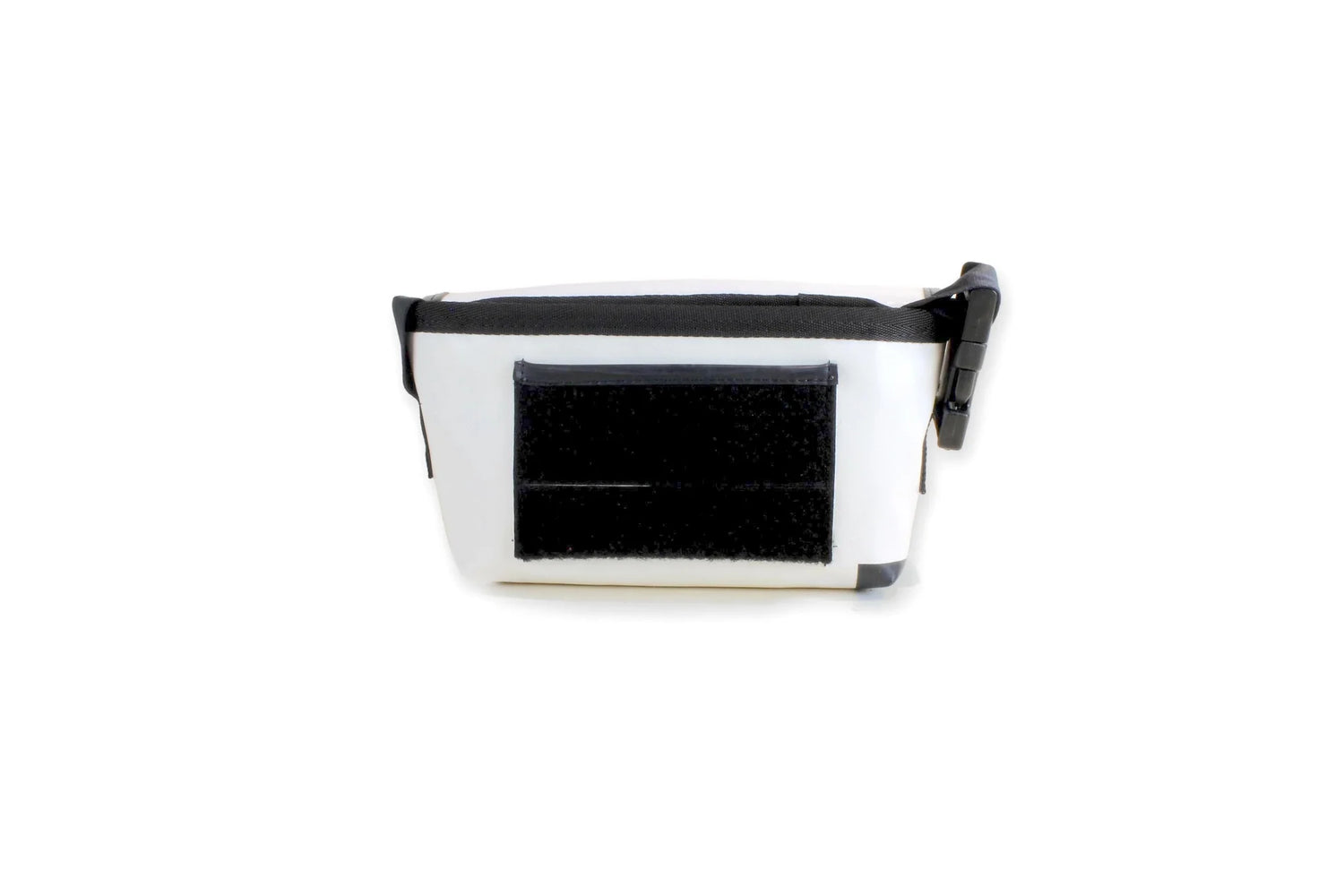 Weiße Tasche mit orangefarbener Linie aus recycelter LKW-Plane – 3-in-1 Tasche