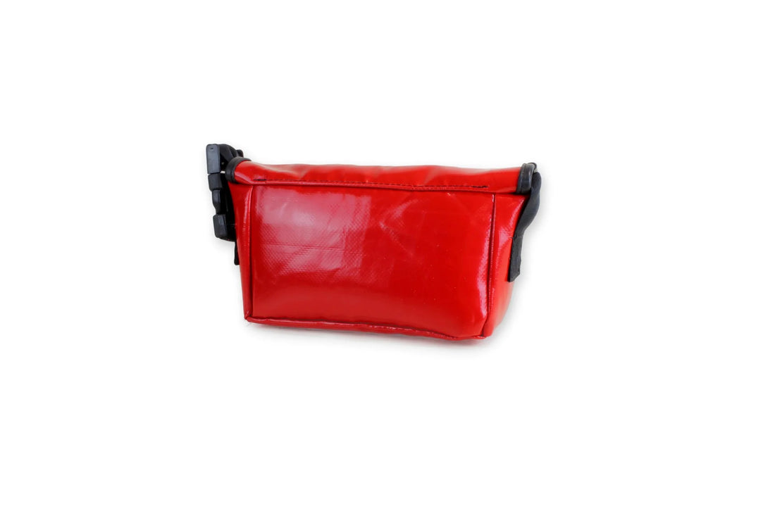 Rote Tasche aus recycelter LKW-Plane – 3-in-1 Tasche