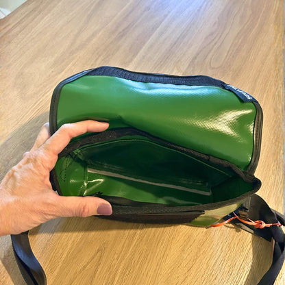 Sac vert en bâche de camion recyclée – sac convertible 3-en-1