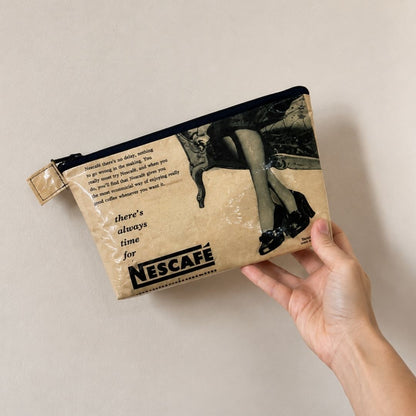 Vintage-Kulturbeutel aus Nescafé-Magazinseite