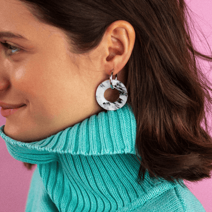 Hoop earrings made from recycled plastic – grey