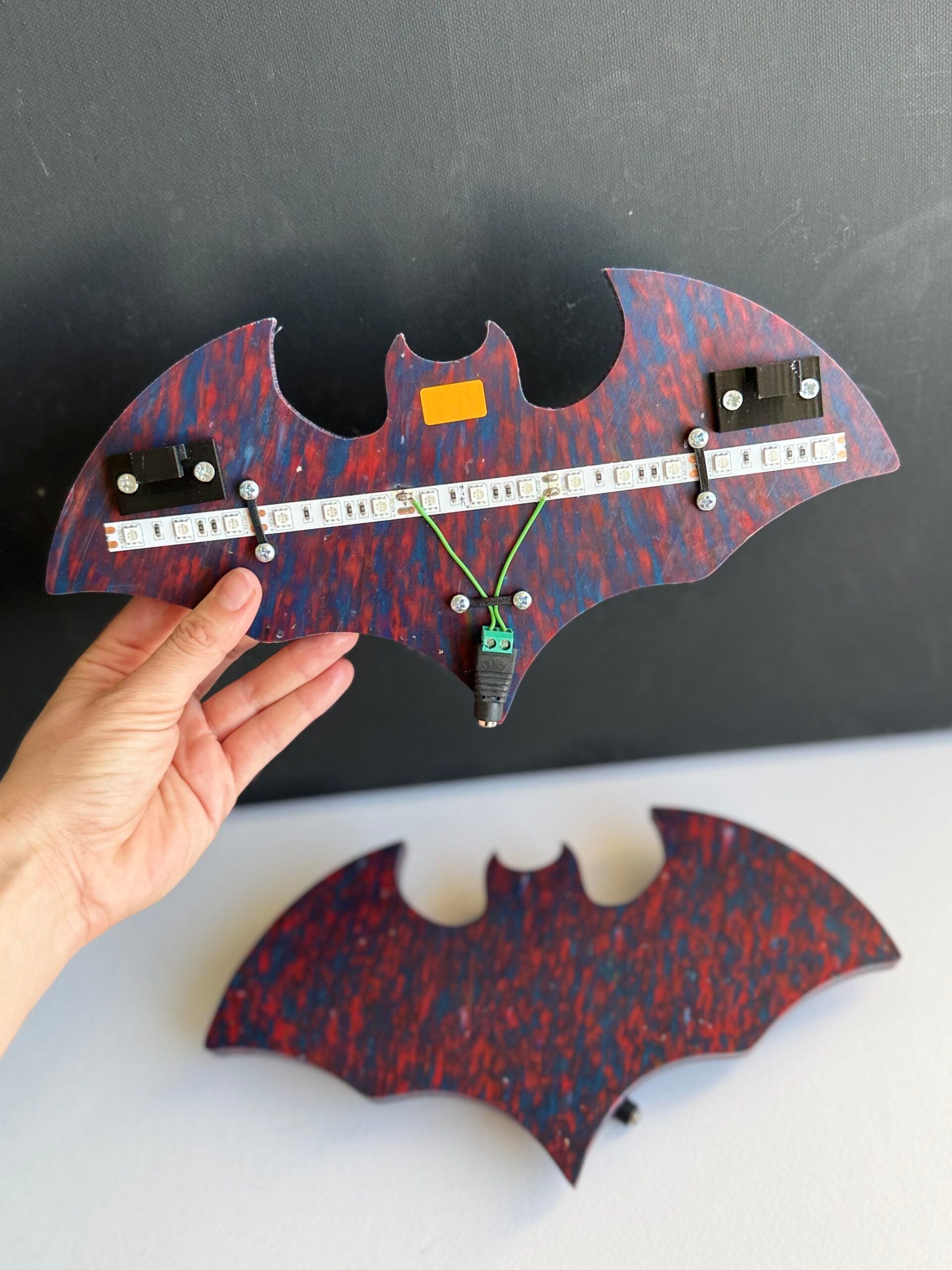 Lippen-Wandlampe aus recyceltem Kunststoff