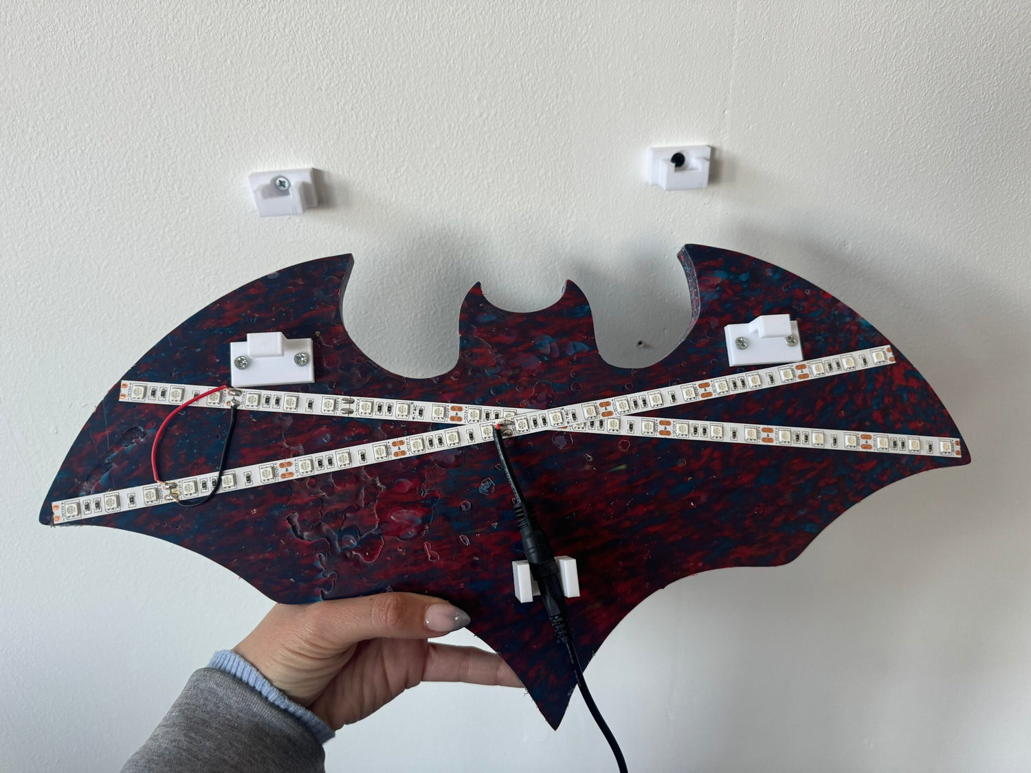 Lippen-Wandlampe aus recyceltem Kunststoff