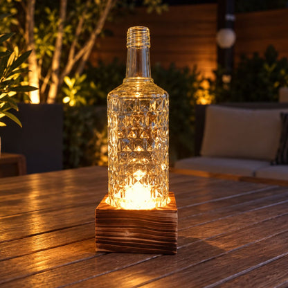 Bougeoir en bouteille recyclée avec socle en bois – 1 flamme