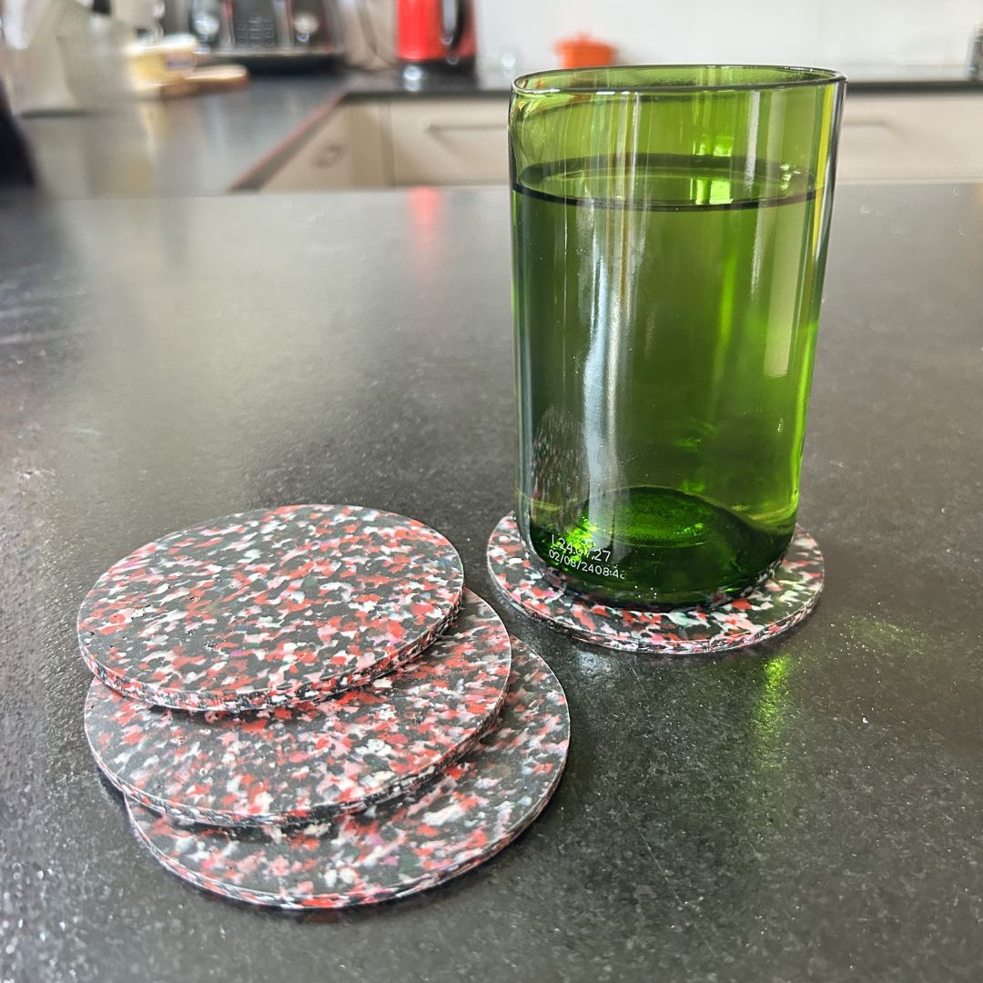 Untersetzer aus recyceltem Kunststoff – 4er-Set – Schwarz &amp; Rosa