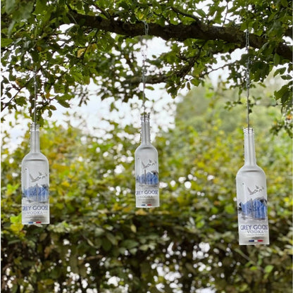 Lanterne suspendue en bouteille de vodka recyclée