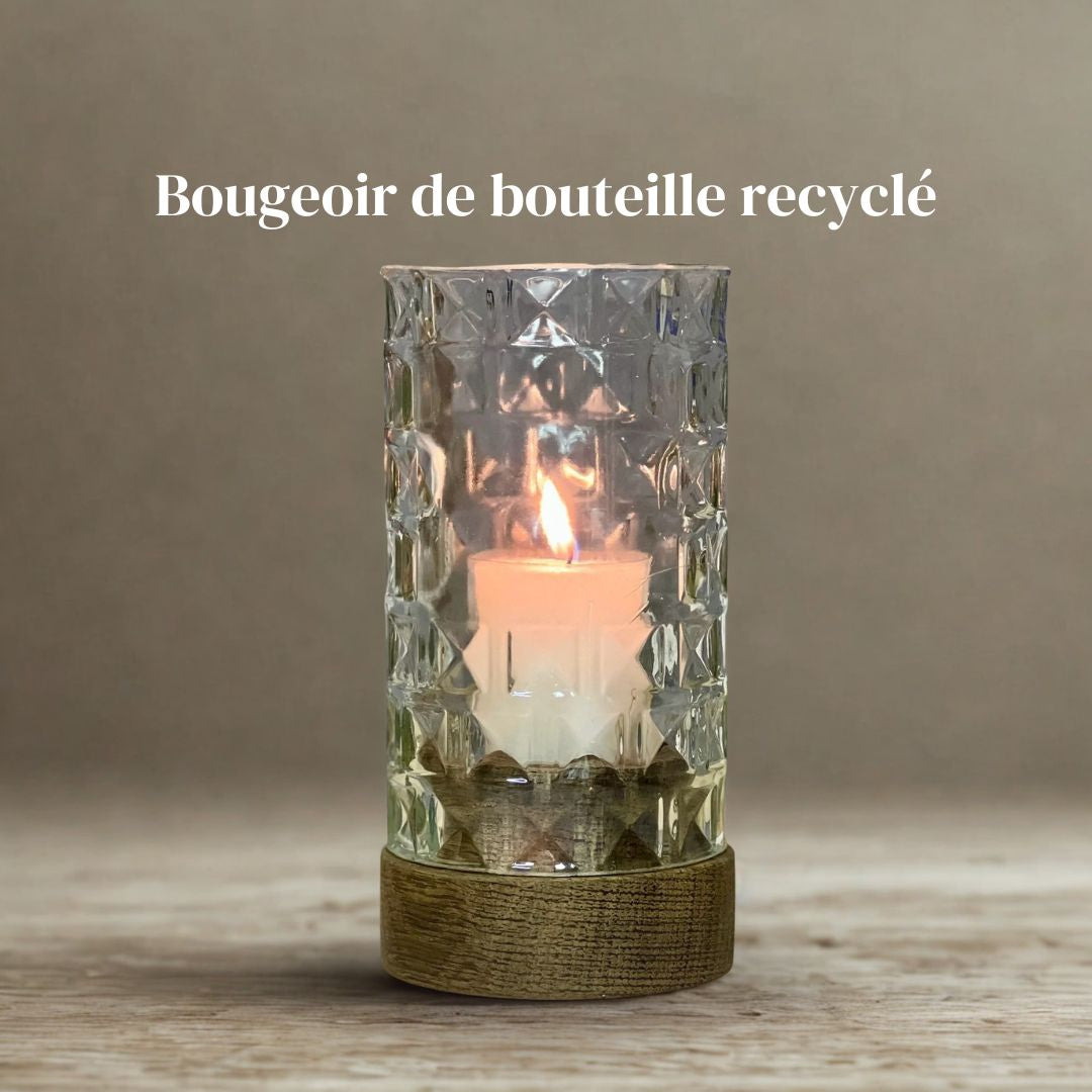 Bougeoir en bouteille recyclée avec socle en bois