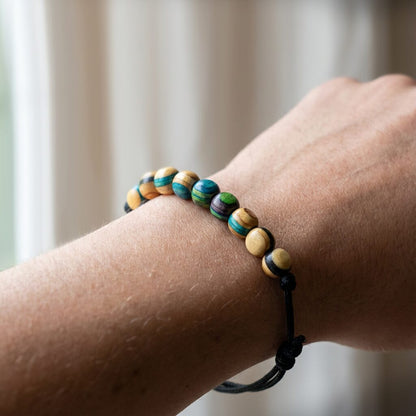 Minimal-Armband aus recyceltem Skateboard – Holzperlen-Armband