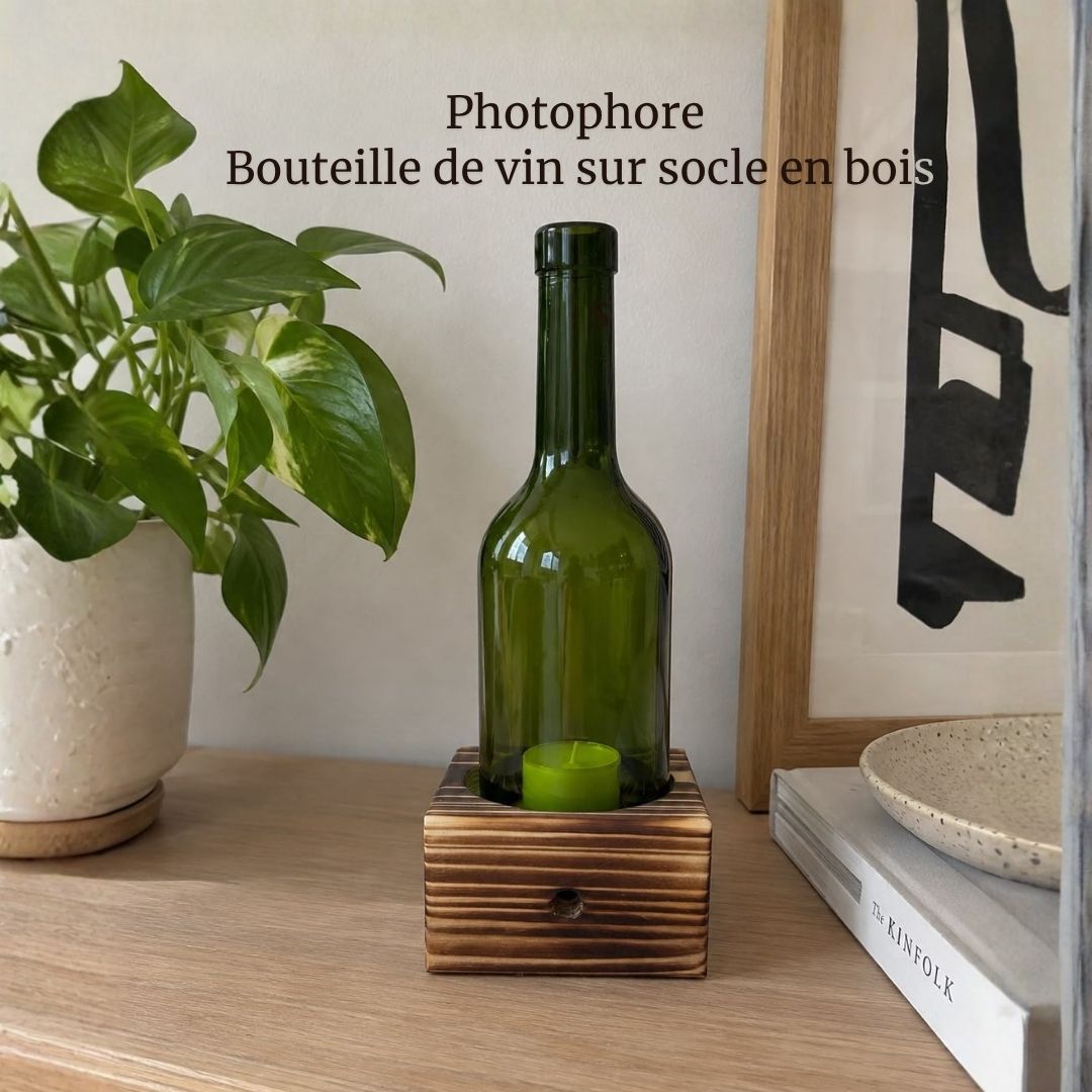 Windlicht – Upcycling-Weinflasche auf Holzsockel
