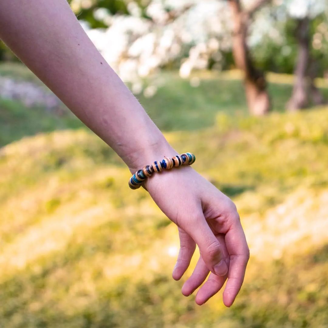 Green Recycled Skateboard Bracelet – Stretch Wood Bead Bracelet