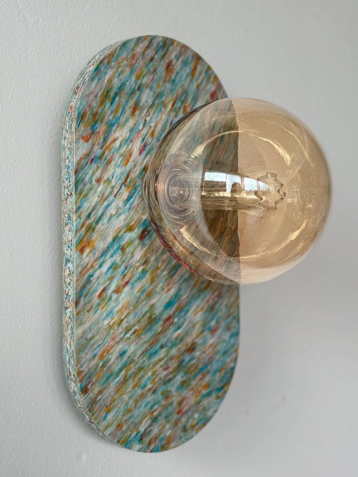 Lampe murale en plastique recyclé Oval